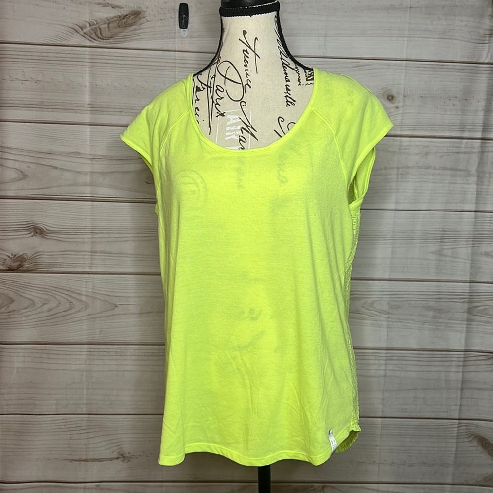 Women’s Under Armour workout shirt -Neon Yellow Large - C16